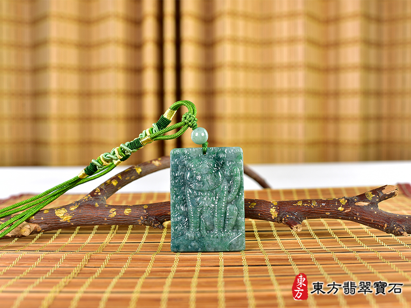 情境翡翠虎項鍊玉珮（虎虎生風：虎牌A貨翡翠虎玉珮、緬甸玉虎玉墜、虎十二生肖項鍊）。TR130。客製化訂做各種翡翠虎吊墜玉珮項鍊。★附A貨翡翠雙證書