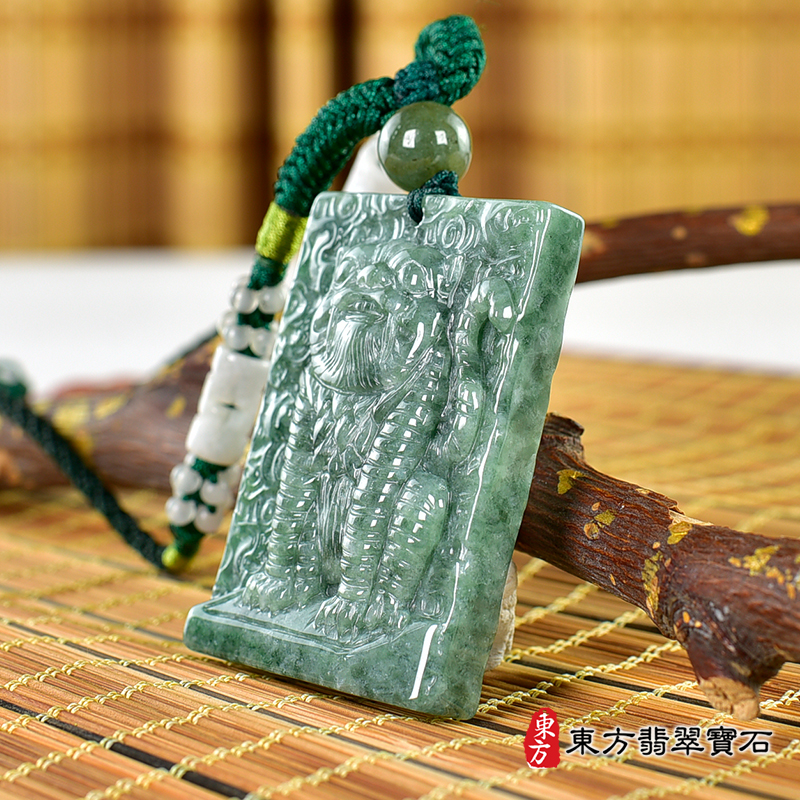 右側翡翠虎項鍊玉珮（虎虎生風：虎牌A貨翡翠虎玉珮、緬甸玉虎玉墜、虎十二生肖項鍊）。TR131。客製化訂做各種翡翠虎吊墜玉珮項鍊。★附A貨翡翠雙證書