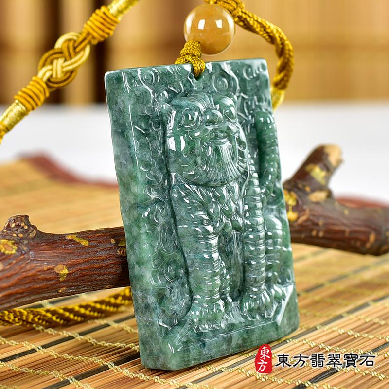 左側翡翠虎項鍊玉珮（虎虎生風：虎牌A貨翡翠虎玉珮、緬甸玉虎玉墜、虎十二生肖項鍊）。TR132。客製化訂做各種翡翠虎吊墜玉珮項鍊。★附A貨翡翠雙證書