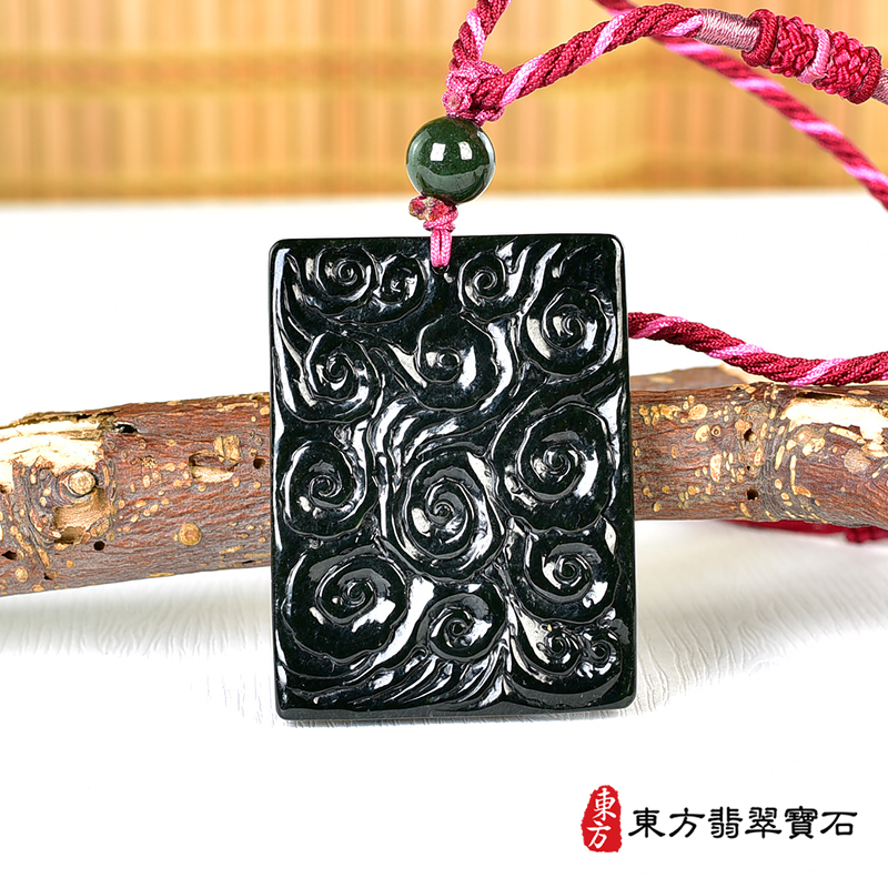 背面和田墨玉虎爺項鍊玉珮（虎虎生風：虎牌和田墨玉虎玉珮、和田墨玉虎玉墜、虎十二生肖項鍊）。TR135。客製化訂做各種和田墨玉虎吊墜玉珮項鍊。★附A貨翡翠雙證書
