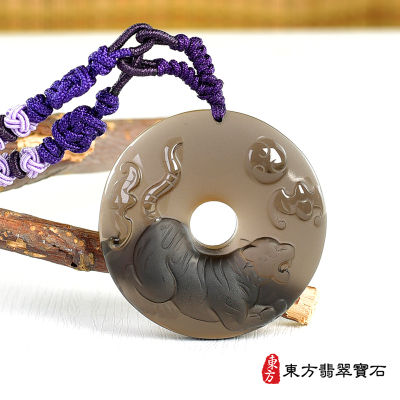 正面黑曜石虎項鍊玉珮（虎虎生風：虎牌黑曜石虎玉珮、黑曜石虎玉墜、虎十二生肖項鍊）。黑曜石虎，TR137。客製化訂做各種黑曜石虎吊墜玉珮項鍊。★東方翡翠寶石保證卡