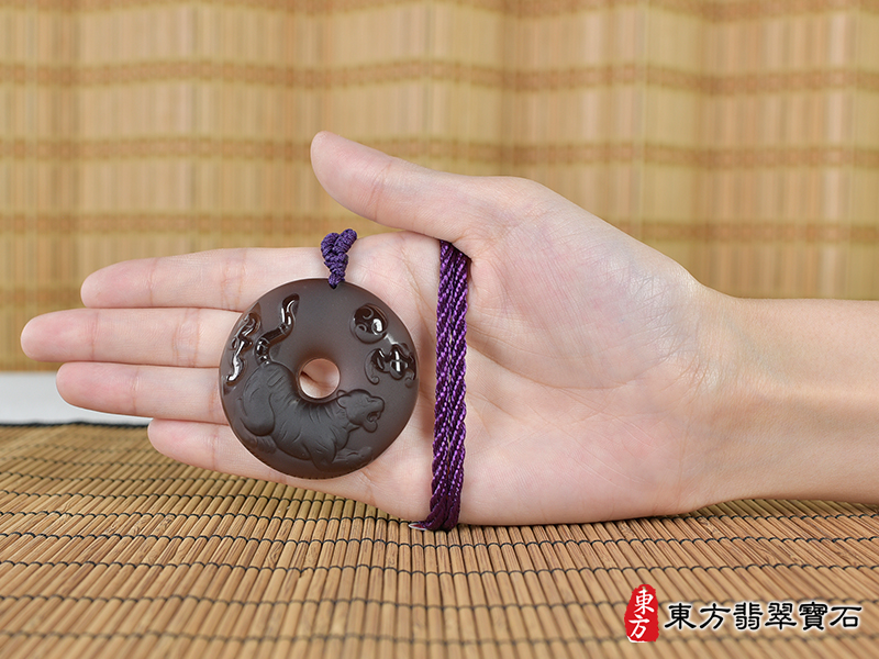 大小黑曜石虎項鍊玉珮（虎虎生風：虎牌黑曜石虎玉珮、黑曜石虎玉墜、虎十二生肖項鍊）。黑曜石虎，TR137。客製化訂做各種黑曜石虎吊墜玉珮項鍊。★東方翡翠寶石保證卡