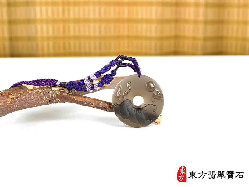 情境黑曜石虎項鍊玉珮（虎虎生風：虎牌黑曜石虎玉珮、黑曜石虎玉墜、虎十二生肖項鍊）。黑曜石虎，TR137。客製化訂做各種黑曜石虎吊墜玉珮項鍊。★東方翡翠寶石保證卡