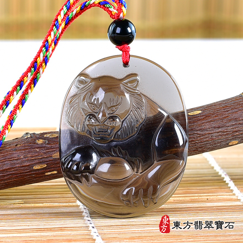正面黑曜石虎項鍊玉珮（虎虎生風：虎牌黑曜石虎玉珮、黑曜石虎玉墜、虎十二生肖項鍊）。黑曜石虎，TR140。客製化訂做各種黑曜石虎吊墜玉珮項鍊。★東方翡翠寶石保證卡