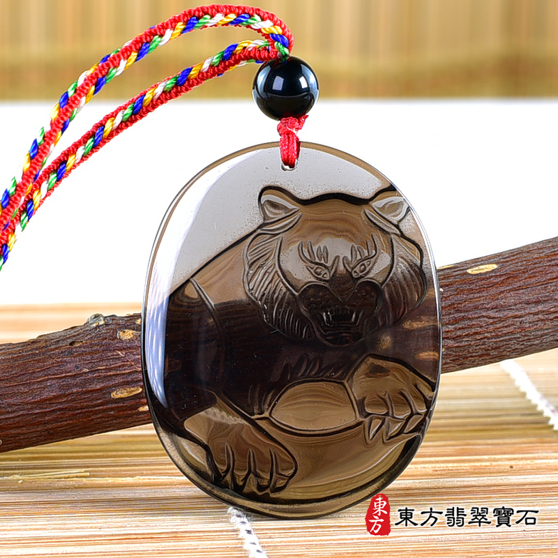 背面黑曜石虎項鍊玉珮（虎虎生風：虎牌黑曜石虎玉珮、黑曜石虎玉墜、虎十二生肖項鍊）。黑曜石虎，TR140。客製化訂做各種黑曜石虎吊墜玉珮項鍊。★東方翡翠寶石保證卡