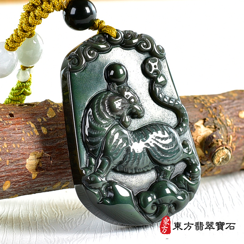 左側金曜石虎項鍊玉珮（虎虎生風：虎牌金曜石虎玉珮、金曜石虎玉墜、虎十二生肖項鍊）。金曜石虎，TR144。客製化訂做各種金曜石虎吊墜玉珮項鍊。★東方翡翠寶石保證卡