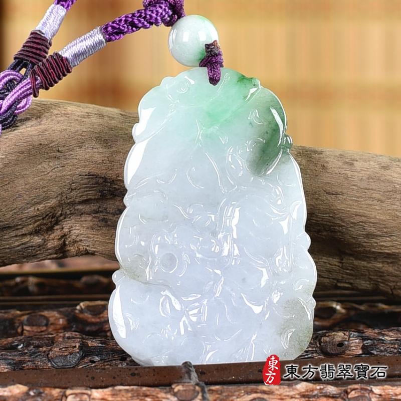 背面-翡翠生肖豬三合六合貴人項鍊玉珮（生肖屬豬，最適合配戴三合六合貴人項鍊，兔羊虎：豬牌A貨翡翠生肖豬玉珮、緬甸玉生肖豬玉墜、豬十二生肖項鍊）。ZH227。客製化訂做各種翡翠生肖豬吊墜玉珮項鍊。★附A貨翡翠雙證書
