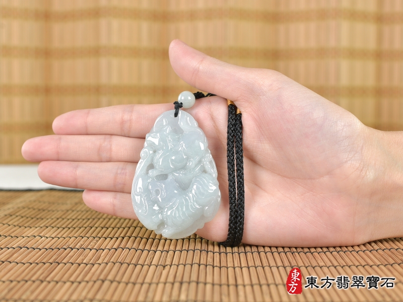 大小-翡翠生肖狗三合六合貴人項鍊玉珮（生肖屬狗，最適合配戴三合六合貴人項鍊，馬虎兔：狗牌A貨翡翠生肖狗玉珮、緬甸玉生肖狗玉墜、狗十二生肖項鍊）。ZH229。客製化訂做各種翡翠生肖狗吊墜玉珮項鍊。★附A貨翡翠雙證書