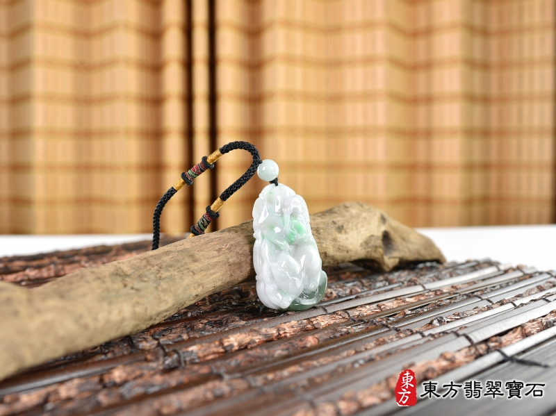 意境-翡翠生肖兔三合六合貴人項鍊玉珮（生肖屬兔，最適合配戴三合六合貴人項鍊，羊豬狗：兔牌A貨翡翠生肖兔玉珮、緬甸玉生肖兔玉墜、兔十二生肖項鍊）。ZH233。客製化訂做各種翡翠生肖兔吊墜玉珮項鍊。★附A貨翡翠雙證書