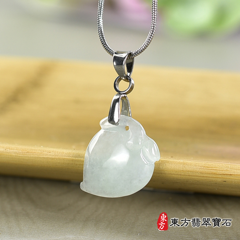 翡翠壽桃項鍊玉珮（福壽雙全：壽桃牌A貨翡翠壽桃玉珮、緬甸玉壽桃玉墜）。淺綠色冰糯種壽桃，FW351。客製化訂做各種翡翠壽桃吊墜玉珮項鍊。★附A貨翡翠雙證書