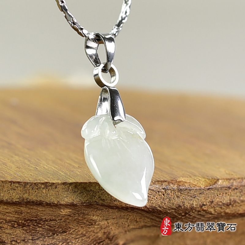 翡翠壽桃項鍊玉珮（福壽雙全：壽桃牌A貨翡翠壽桃玉珮、緬甸玉壽桃玉墜）。淺綠色糯種壽桃，FW356。客製化訂做各種翡翠壽桃吊墜玉珮項鍊。★附A貨翡翠雙證書