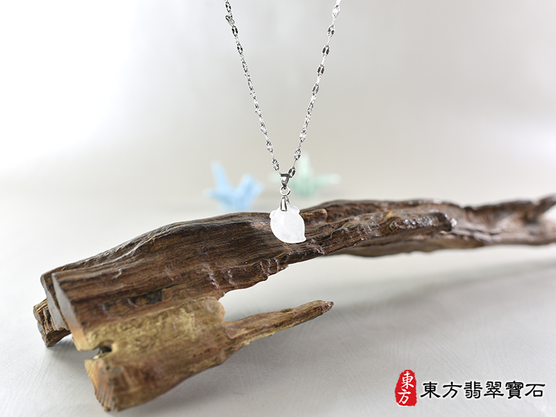 意境翡翠壽桃項鍊玉珮（福壽雙全：壽桃牌A貨翡翠壽桃玉珮、緬甸玉壽桃玉墜）。透明色冰糯種壽桃，FW362。客製化訂做各種翡翠壽桃吊墜玉珮項鍊。★附A貨翡翠雙證書