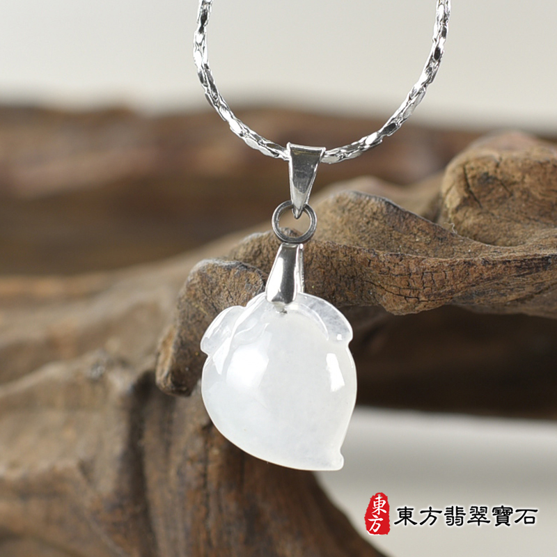 翡翠壽桃項鍊玉珮（福壽雙全：壽桃牌A貨翡翠壽桃玉珮、緬甸玉壽桃玉墜）。白色微冰糯種壽桃，FW364。客製化訂做各種翡翠壽桃吊墜玉珮項鍊。★附A貨翡翠雙證書