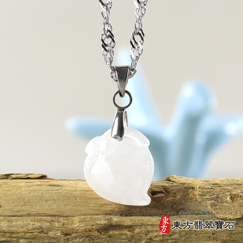 翡翠壽桃項鍊玉珮（福壽雙全：壽桃牌A貨翡翠壽桃玉珮、緬甸玉壽桃玉墜）。白色糯豆種壽桃，FW369。客製化訂做各種翡翠壽桃吊墜玉珮項鍊。★附A貨翡翠雙證書