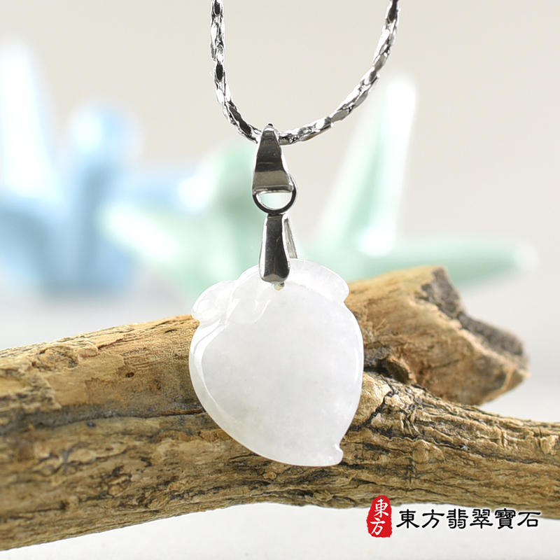 翡翠壽桃項鍊玉珮（福壽雙全：壽桃牌A貨翡翠壽桃玉珮、緬甸玉壽桃玉墜）。白色微冰糯種壽桃，FW371。客製化訂做各種翡翠壽桃吊墜玉珮項鍊。★附A貨翡翠雙證書