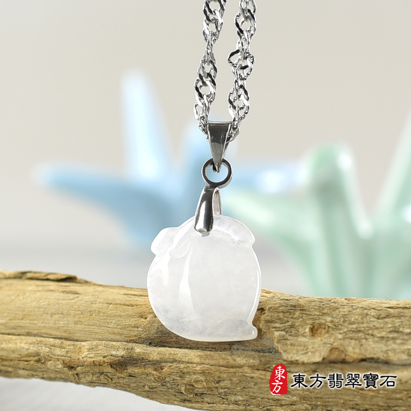 翡翠壽桃項鍊玉珮（福壽雙全：壽桃牌A貨翡翠壽桃玉珮、緬甸玉壽桃玉墜）。白色冰糯種壽桃，FW372。客製化訂做各種翡翠壽桃吊墜玉珮項鍊。★附A貨翡翠雙證書