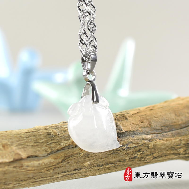 翡翠壽桃項鍊玉珮（福壽雙全：壽桃牌A貨翡翠壽桃玉珮、緬甸玉壽桃玉墜）。白色冰糯種壽桃，FW372。客製化訂做各種翡翠壽桃吊墜玉珮項鍊。★附A貨翡翠雙證書