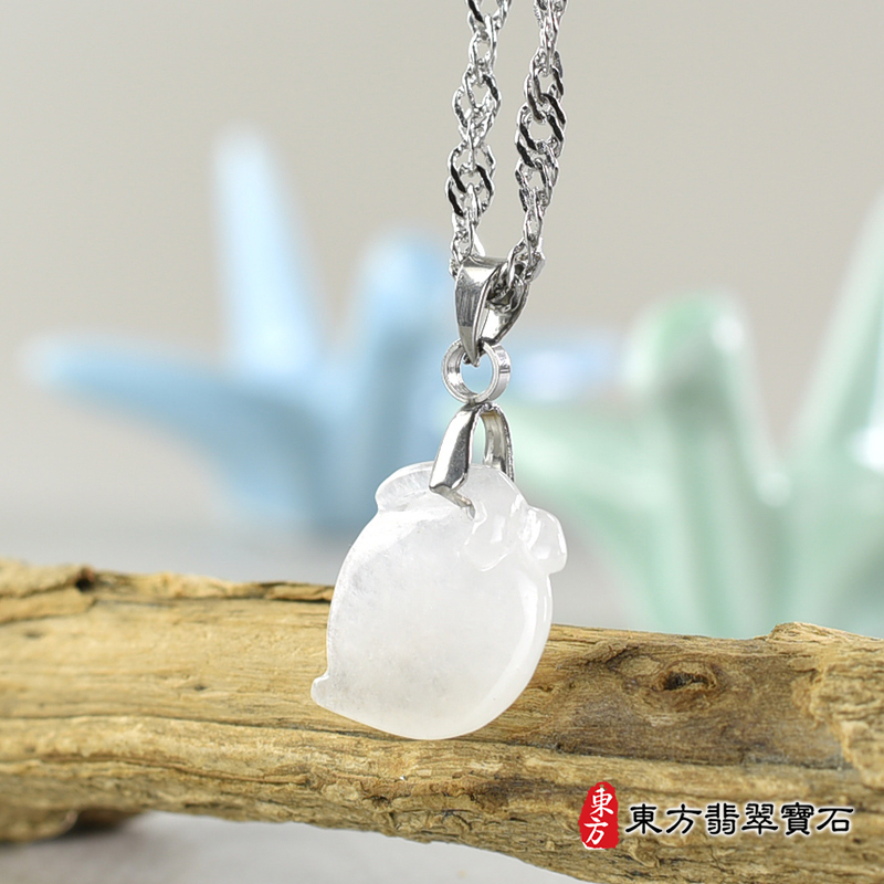 翡翠壽桃項鍊玉珮（福壽雙全：壽桃牌A貨翡翠壽桃玉珮、緬甸玉壽桃玉墜）。白色冰糯種壽桃，FW372。客製化訂做各種翡翠壽桃吊墜玉珮項鍊。★附A貨翡翠雙證書