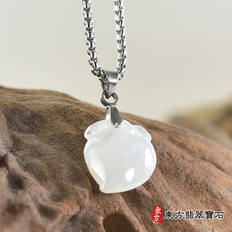 翡翠壽桃項鍊玉珮（福壽雙全：壽桃牌A貨翡翠壽桃玉珮、緬甸玉壽桃玉墜）白色微冰糯種壽桃，FW375。客製化訂做各種翡翠壽桃吊墜玉珮項鍊。★附A貨翡翠雙證書
