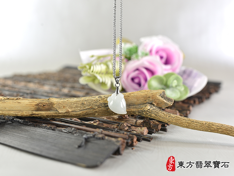 意境翡翠壽桃項鍊玉珮（福壽雙全：壽桃牌A貨翡翠壽桃玉珮、緬甸玉壽桃玉墜）白色糯種壽桃，FW378。客製化訂做各種翡翠壽桃吊墜玉珮項鍊。★附A貨翡翠雙證書