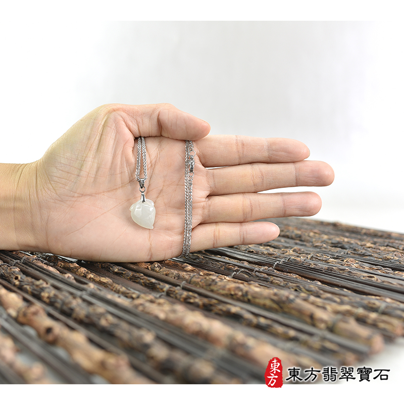 大小翡翠壽桃項鍊玉珮（福壽雙全：壽桃牌A貨翡翠壽桃玉珮、緬甸玉壽桃玉墜）白色糯種壽桃，FW378。客製化訂做各種翡翠壽桃吊墜玉珮項鍊。★附A貨翡翠雙證書