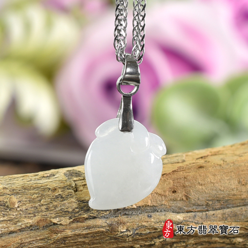翡翠壽桃項鍊玉珮（福壽雙全：壽桃牌A貨翡翠壽桃玉珮、緬甸玉壽桃玉墜）白色微冰糯種壽桃，FW379。客製化訂做各種翡翠壽桃吊墜玉珮項鍊。★附A貨翡翠雙證書