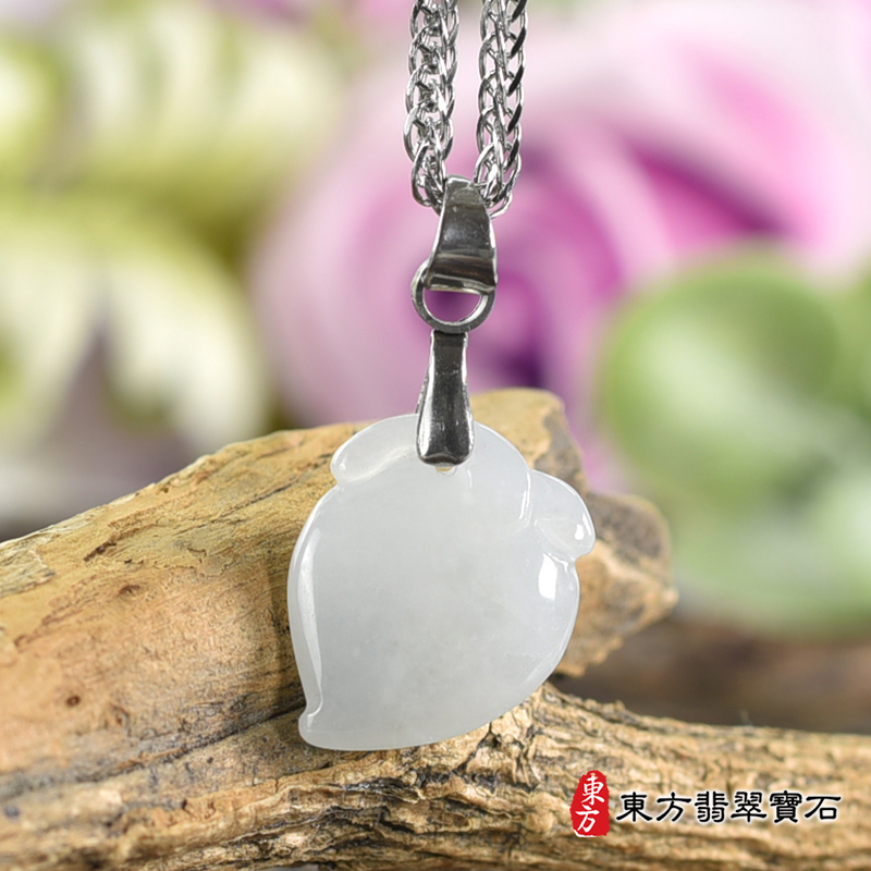 翡翠壽桃項鍊玉珮（福壽雙全：壽桃牌A貨翡翠壽桃玉珮、緬甸玉壽桃玉墜）白色微冰糯種壽桃，FW379。客製化訂做各種翡翠壽桃吊墜玉珮項鍊。★附A貨翡翠雙證書