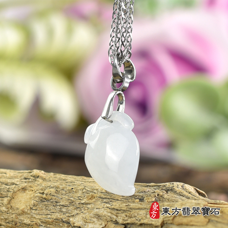 翡翠壽桃項鍊玉珮（福壽雙全：壽桃牌A貨翡翠壽桃玉珮、緬甸玉壽桃玉墜）白色微冰糯種壽桃，FW379。客製化訂做各種翡翠壽桃吊墜玉珮項鍊。★附A貨翡翠雙證書