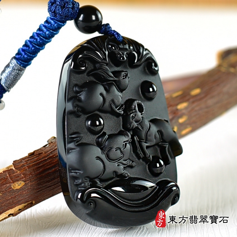左側-黑曜石生肖兔、羊、豬三合貴人項鍊玉珮（生肖屬兔、羊、豬，最適合配戴三合貴人項鍊，兔、羊、豬：黑曜石生肖兔、羊、豬玉珮、黑曜石生肖兔、羊、豬玉墜、兔、羊、豬十二生肖項鍊）。黑曜石兔、羊、豬，ZH243。客製化訂做各種黑曜石生肖兔、羊、豬吊墜玉珮項鍊。★附東方翡翠寶石保證卡