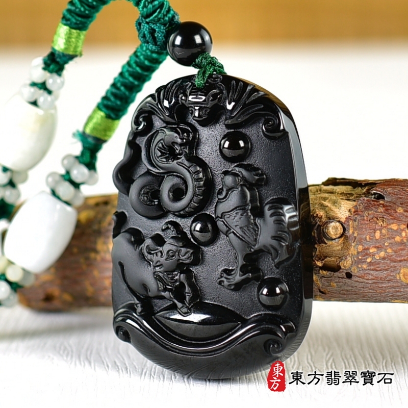 右側-黑曜石生肖蛇、雞、牛三合貴人項鍊玉珮（生肖屬蛇、雞、牛，最適合配戴三合貴人項鍊，蛇、雞、牛：黑曜石生肖蛇、雞、牛玉珮、黑曜石生肖蛇、雞、牛玉墜、蛇、雞、牛十二生肖項鍊）。黑曜石蛇、雞、牛，ZH247。客製化訂做各種黑曜石生肖蛇、雞、牛吊墜玉珮項鍊。★附東方翡翠寶石保證卡