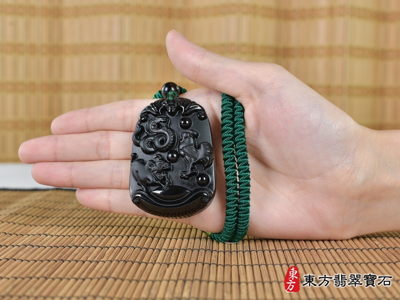 大小-黑曜石生肖蛇、雞、牛三合貴人項鍊玉珮（生肖屬蛇、雞、牛，最適合配戴三合貴人項鍊，蛇、雞、牛：黑曜石生肖蛇、雞、牛玉珮、黑曜石生肖蛇、雞、牛玉墜、蛇、雞、牛十二生肖項鍊）。黑曜石蛇、雞、牛，ZH247。客製化訂做各種黑曜石生肖蛇、雞、牛吊墜玉珮項鍊。★附東方翡翠寶石保證卡