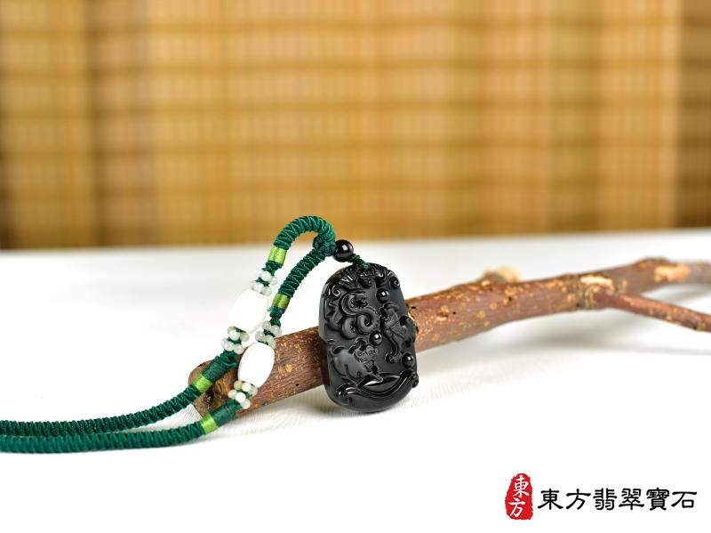 意境-黑曜石生肖蛇、雞、牛三合貴人項鍊玉珮（生肖屬蛇、雞、牛，最適合配戴三合貴人項鍊，蛇、雞、牛：黑曜石生肖蛇、雞、牛玉珮、黑曜石生肖蛇、雞、牛玉墜、蛇、雞、牛十二生肖項鍊）。黑曜石蛇、雞、牛，ZH247。客製化訂做各種黑曜石生肖蛇、雞、牛吊墜玉珮項鍊。★附東方翡翠寶石保證卡