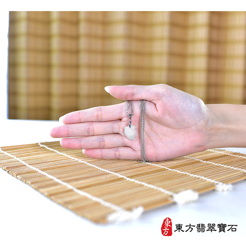 大小翡翠壽桃項鍊玉珮（福壽雙全：壽桃牌A貨翡翠壽桃玉珮、緬甸玉壽桃玉墜）白色糯種壽桃，FW382。客製化訂做各種翡翠壽桃吊墜玉珮項鍊。★附A貨翡翠雙證書