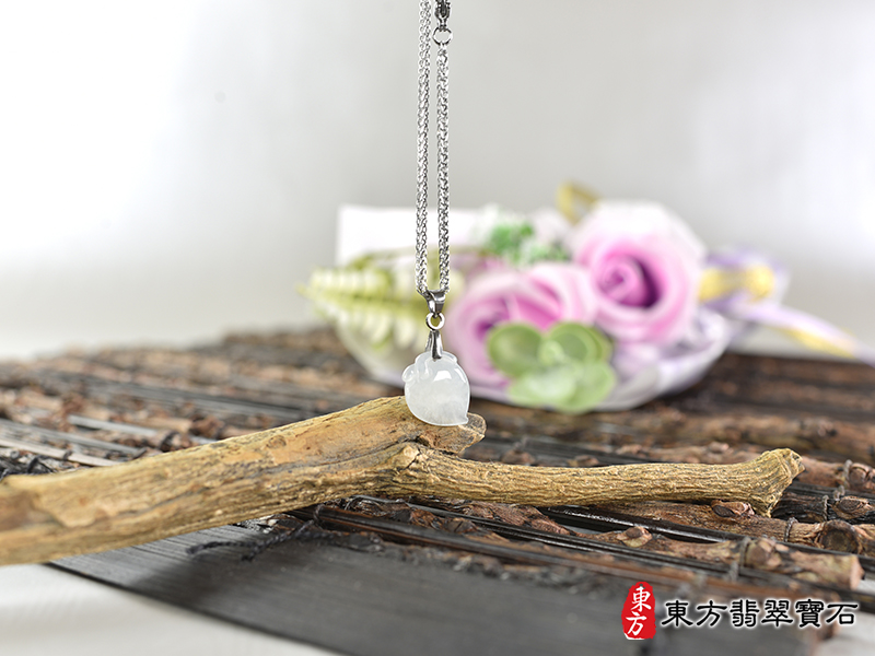 意境翡翠壽桃項鍊玉珮（福壽雙全：壽桃牌A貨翡翠壽桃玉珮、緬甸玉壽桃玉墜）白色冰糯種壽桃，FW386。客製化訂做各種翡翠壽桃吊墜玉珮項鍊。★附A貨翡翠雙證書