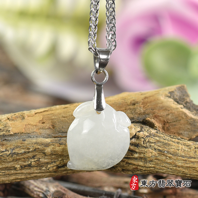 翡翠壽桃項鍊玉珮（福壽雙全：壽桃牌A貨翡翠壽桃玉珮、緬甸玉壽桃玉墜）白色微冰糯種壽桃，FW388。客製化訂做各種翡翠壽桃吊墜玉珮項鍊。★附A貨翡翠雙證書