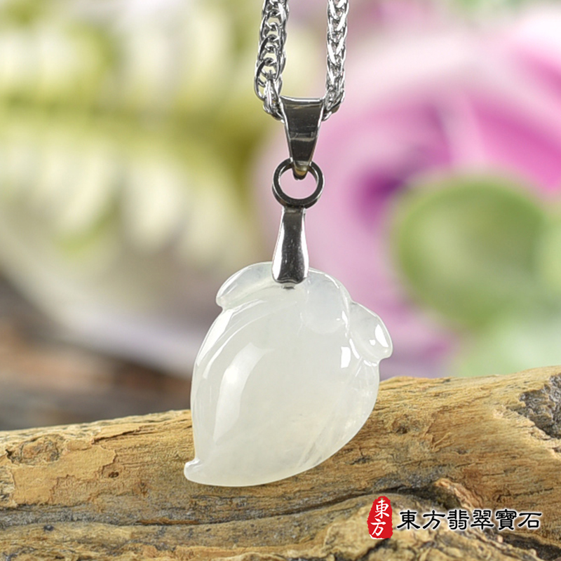翡翠壽桃項鍊玉珮（福壽雙全：壽桃牌A貨翡翠壽桃玉珮、緬甸玉壽桃玉墜）白色微冰糯種壽桃，FW389。客製化訂做各種翡翠壽桃吊墜玉珮項鍊。★附A貨翡翠雙證書