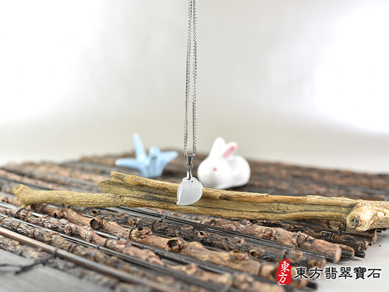 意境翡翠壽桃項鍊玉珮（福壽雙全：壽桃牌A貨翡翠壽桃玉珮、緬甸玉壽桃玉墜）白色冰糯種壽桃，FW391。化訂做各種翡翠壽桃吊墜玉珮項鍊。★附A貨翡翠雙證書