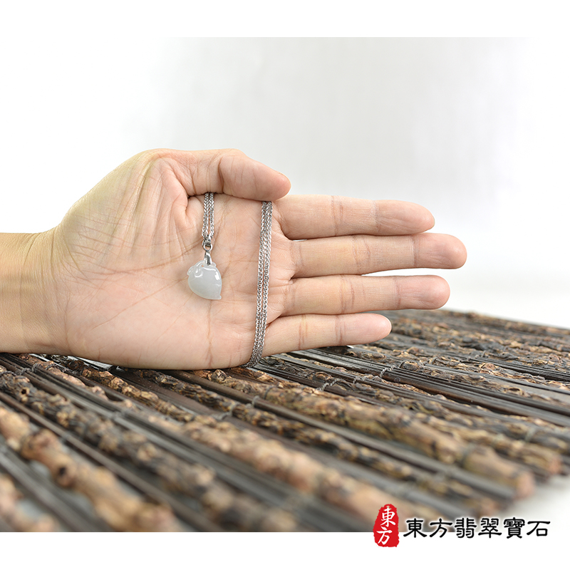 大小翡翠壽桃項鍊玉珮（福壽雙全：壽桃牌A貨翡翠壽桃玉珮、緬甸玉壽桃玉墜）白色冰糯種壽桃，FW391。化訂做各種翡翠壽桃吊墜玉珮項鍊。★附A貨翡翠雙證書