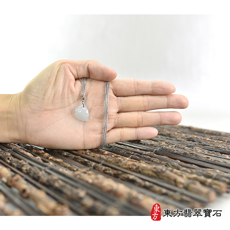 大小翡翠壽桃項鍊玉珮（福壽雙全：壽桃牌A貨翡翠壽桃玉珮、緬甸玉壽桃玉墜）白色冰糯種壽桃，FW392。化訂做各種翡翠壽桃吊墜玉珮項鍊。★附A貨翡翠雙證書