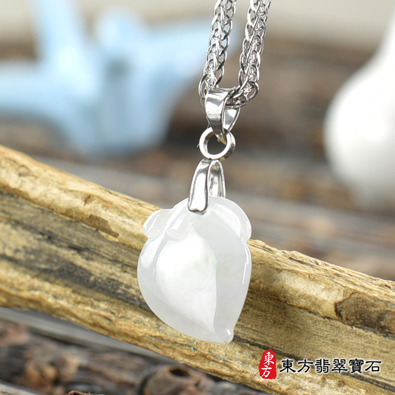 翡翠壽桃項鍊玉珮（福壽雙全：壽桃牌A貨翡翠壽桃玉珮、緬甸玉壽桃玉墜）白色微冰糯種壽桃，FW393。化訂做各種翡翠壽桃吊墜玉珮項鍊。★附A貨翡翠雙證書