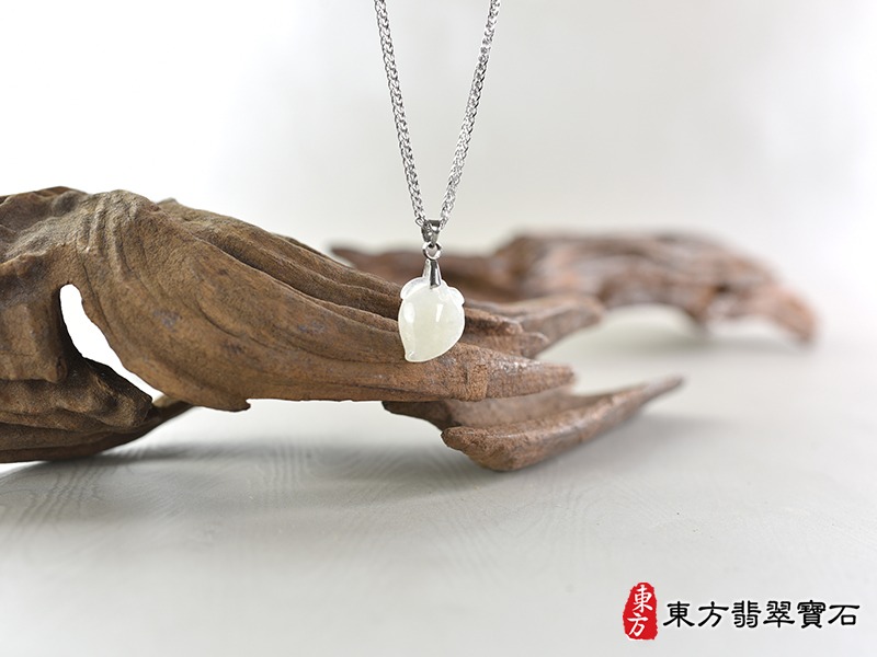意境翡翠壽桃項鍊玉珮（福壽雙全：壽桃牌A貨翡翠壽桃玉珮、緬甸玉壽桃玉墜）白色冰糯種壽桃，FW395。化訂做各種翡翠壽桃吊墜玉珮項鍊。★附A貨翡翠雙證書