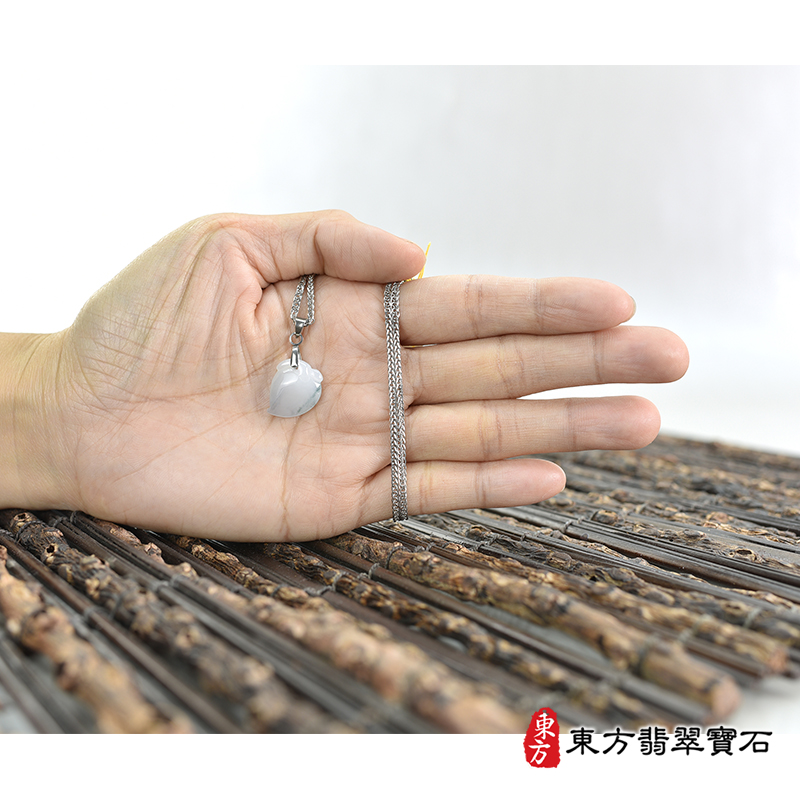 大小翡翠壽桃項鍊玉珮（福壽雙全：壽桃牌A貨翡翠壽桃玉珮、緬甸玉壽桃玉墜）白色帶點綠色細糯種壽桃，FW396。訂做各種翡翠壽桃吊墜玉珮項鍊。★附A貨翡翠雙證書