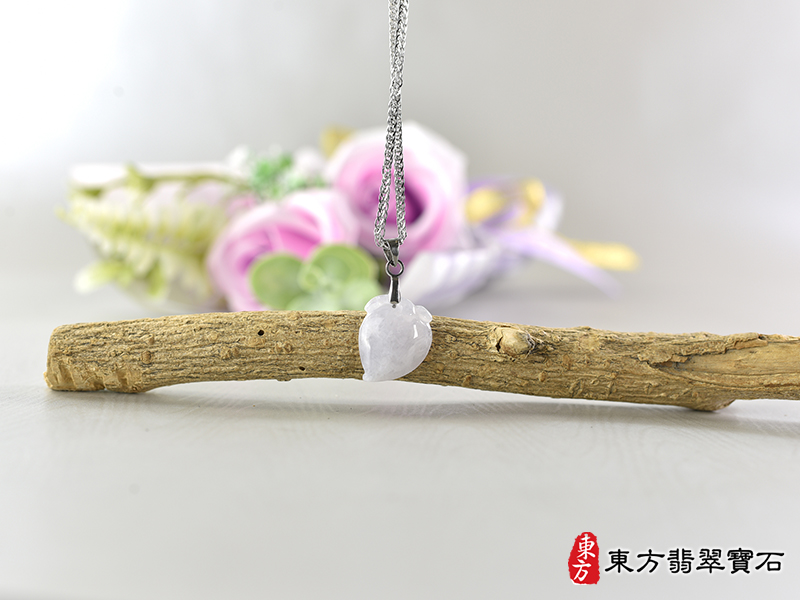 意境翡翠壽桃項鍊玉珮（福壽雙全：壽桃牌A貨翡翠壽桃玉珮、緬甸玉壽桃玉墜）白色帶點淺紫色冰糯種壽桃，FW399。訂做各種翡翠壽桃吊墜玉珮項鍊。★附A貨翡翠雙證書
