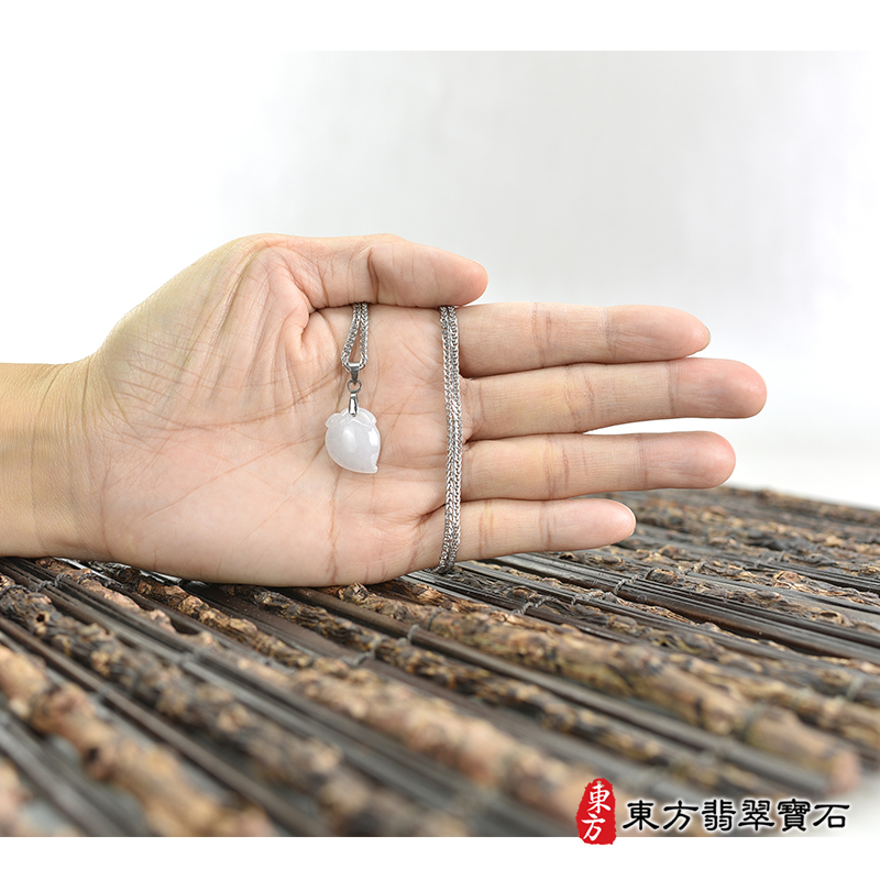 大小翡翠壽桃項鍊玉珮（福壽雙全：壽桃牌A貨翡翠壽桃玉珮、緬甸玉壽桃玉墜）白色帶點淺紫色冰糯種壽桃，FW400。訂做各種翡翠壽桃吊墜玉珮項鍊。★附A貨翡翠雙證書