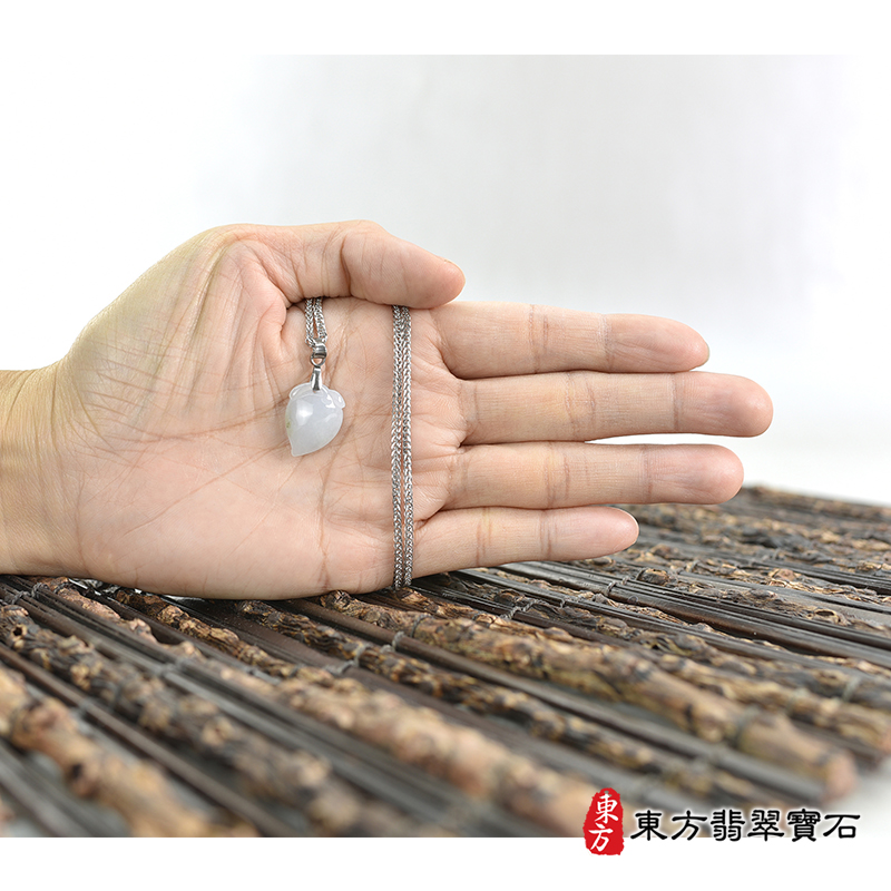 大小翡翠壽桃項鍊玉珮（福壽雙全：壽桃牌A貨翡翠壽桃玉珮、緬甸玉壽桃玉墜）白色帶點淺紫色細糯種壽桃，FW403。訂做各種翡翠壽桃吊墜玉珮項鍊。★附A貨翡翠雙證書