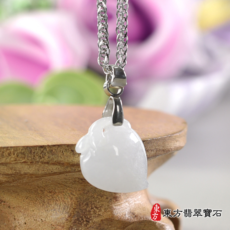 翡翠壽桃項鍊玉珮（福壽雙全：壽桃牌A貨翡翠壽桃玉珮、緬甸玉壽桃玉墜）白色帶點淺紫色細糯種壽桃，FW404。種翡翠壽桃吊墜玉珮項鍊。★附A貨翡翠雙證書