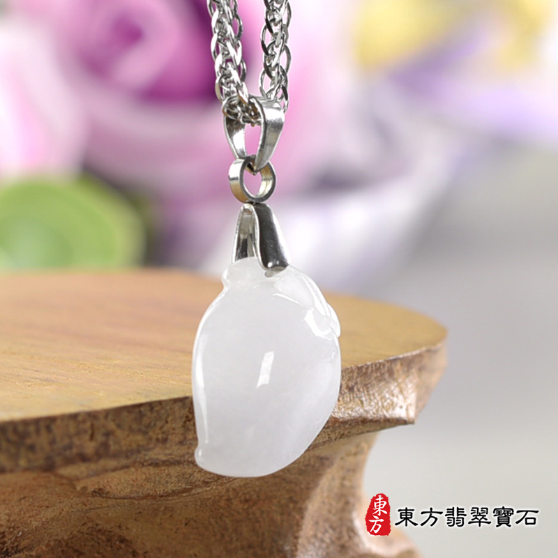 翡翠壽桃項鍊玉珮（福壽雙全：壽桃牌A貨翡翠壽桃玉珮、緬甸玉壽桃玉墜）白色帶點淺紫色細糯種壽桃，FW405。糯種翡翠壽桃吊墜玉珮項鍊。★附A貨翡翠雙證書