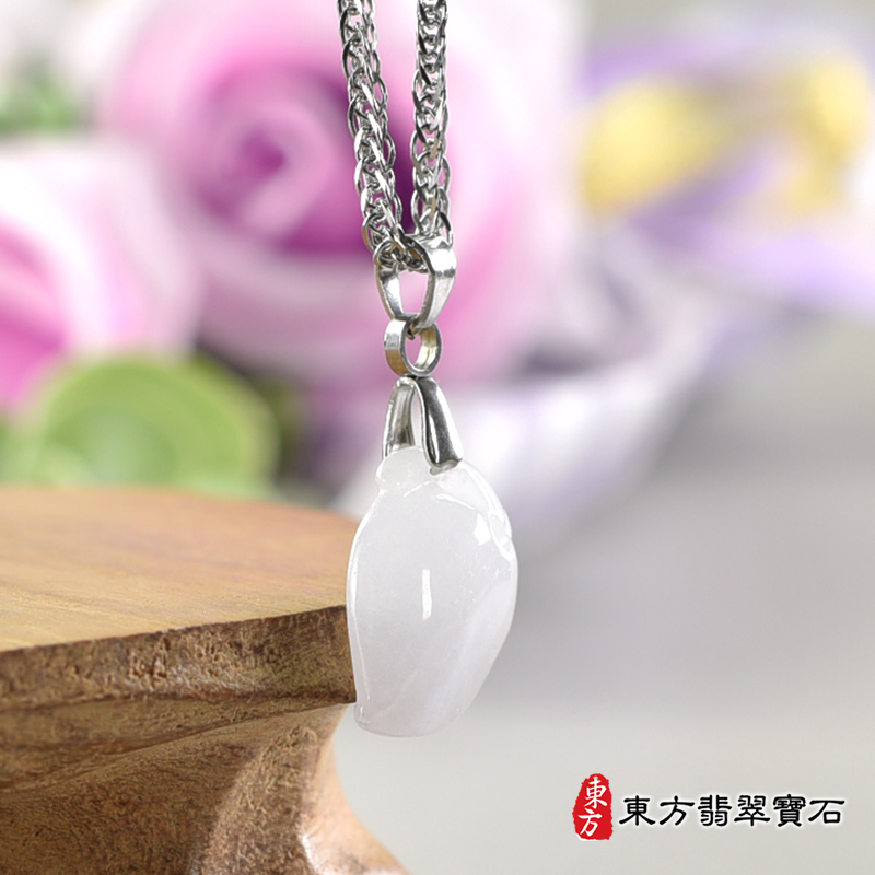 翡翠壽桃項鍊玉珮（福壽雙全：壽桃牌A貨翡翠壽桃玉珮、緬甸玉壽桃玉墜）白色帶點淺紫色細糯種壽桃，FW405。糯種翡翠壽桃吊墜玉珮項鍊。★附A貨翡翠雙證書