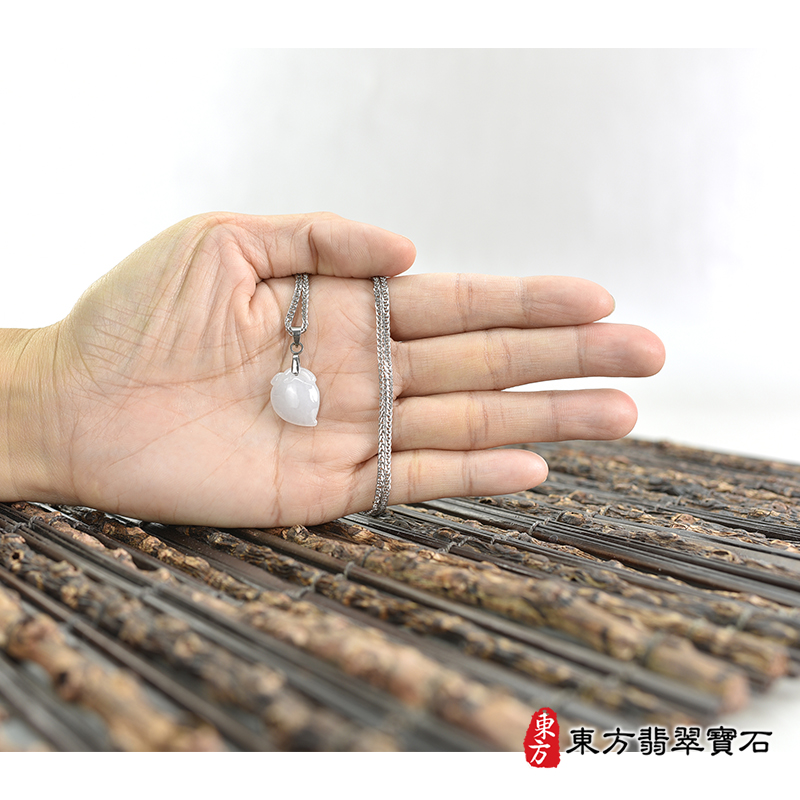 大小翡翠壽桃項鍊玉珮（福壽雙全：壽桃牌A貨翡翠壽桃玉珮、緬甸玉壽桃玉墜）白色帶點淺紫色微冰糯種壽桃，FW406。糯種翡翠壽桃吊墜玉珮項鍊。★附A貨翡翠雙證書