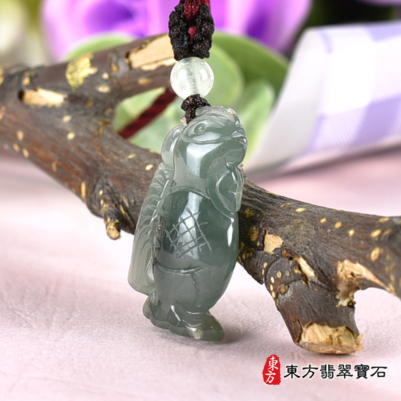 翡翠貓頭鷹項鍊玉珮（翡翠貓頭鷹玉珮、翡翠貓頭鷹玉墜）。綠色糯種翡翠貓頭鷹，BB003。客製化訂做各種翡翠貓頭鷹吊墜玉珮項鍊。★附東方翡翠寶石保證卡